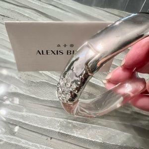 Clear lucite Alexis Bittar bracelet! 🤍🤍🤍